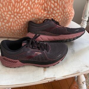 Brooks Adrenaline 21 Women's Athletic Shoes - Black and Burgundy